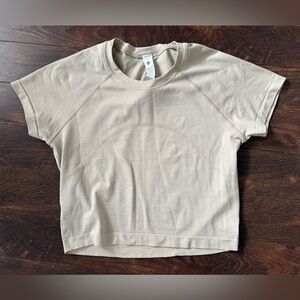 NWOT Lululemon Swiftly Tech Cropped Short Sleeve Tee